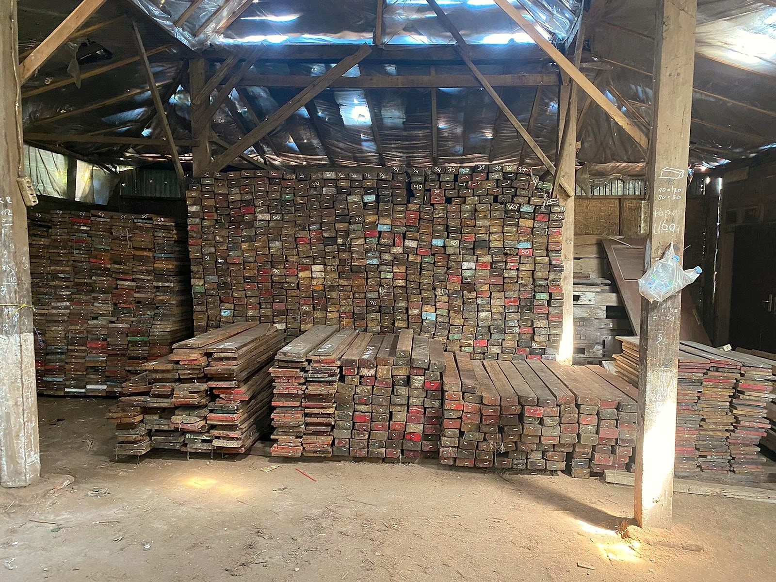 Zertifiziertes Holz, gestapelt