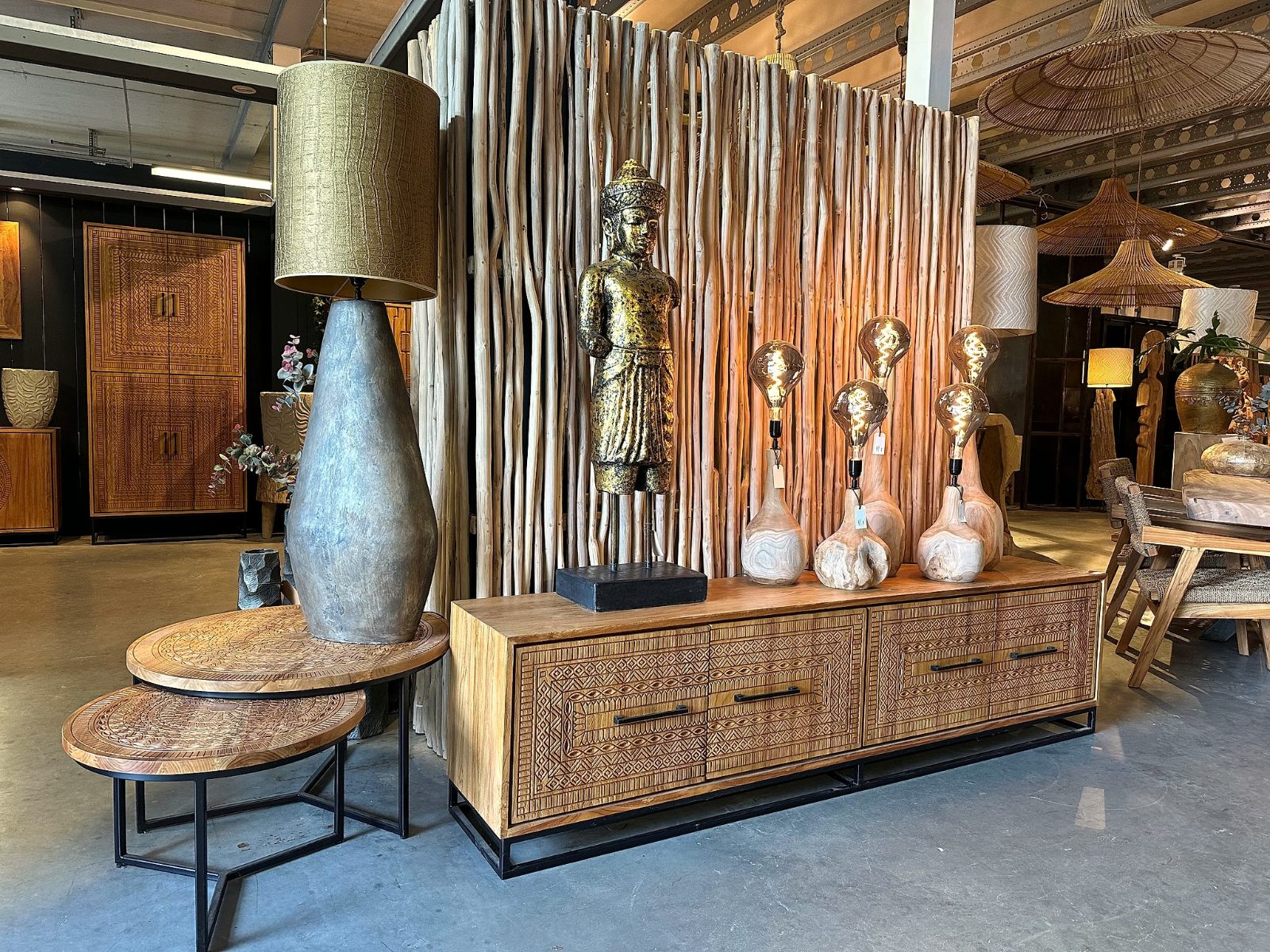 Sideboard mit Lampen