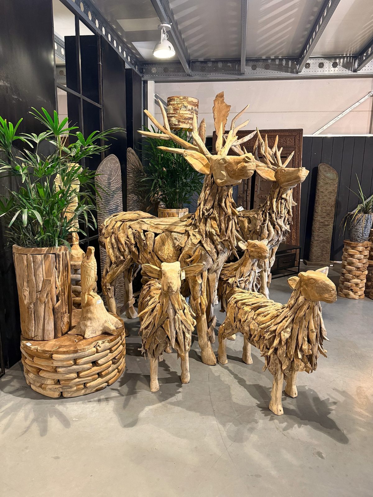 Hirsch-Skulpturen aus Treibholz
