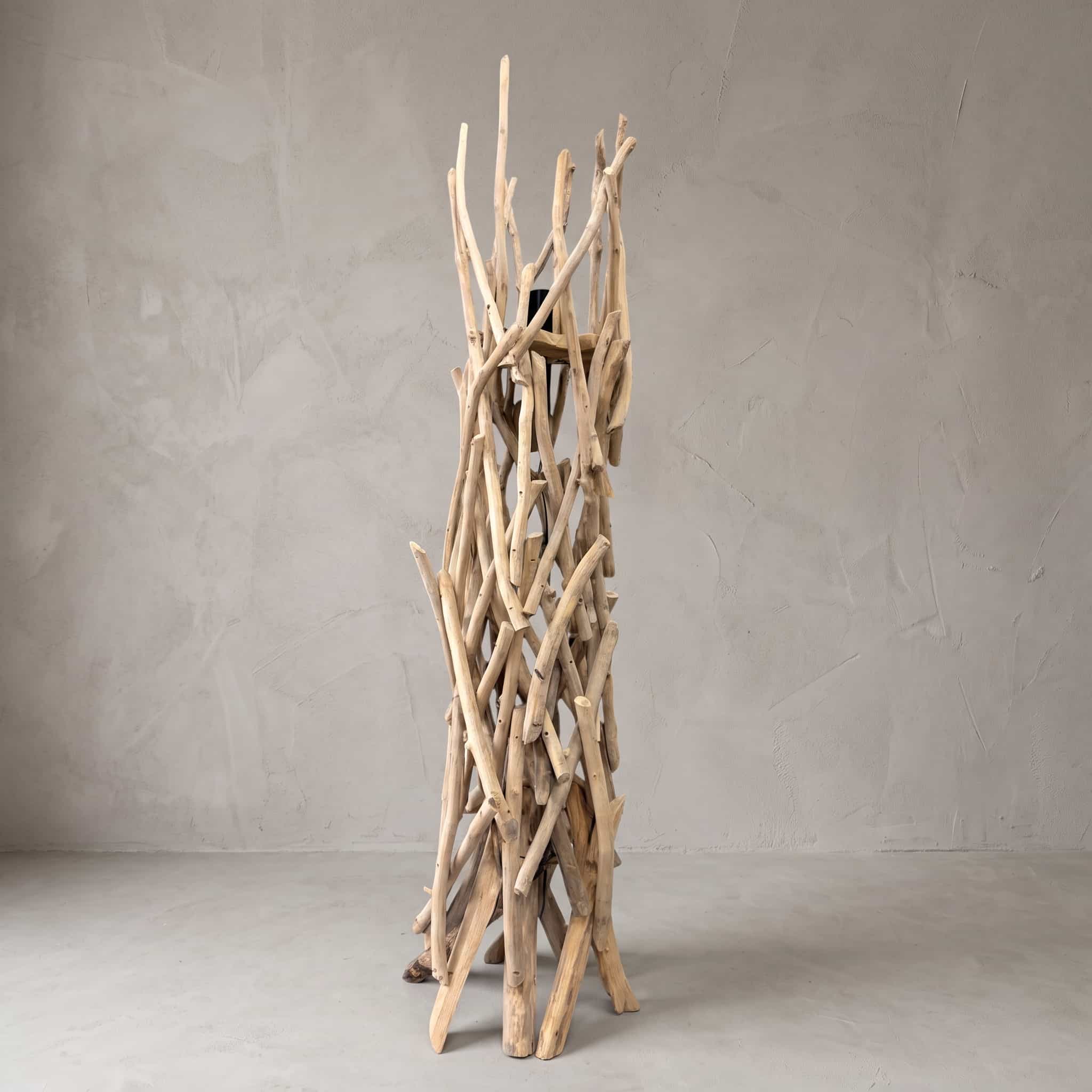 Lamp Rami van gerecycled teak, lamp van gerecycled teak met rechte stokken die elkaar kruisen, vooraanzicht