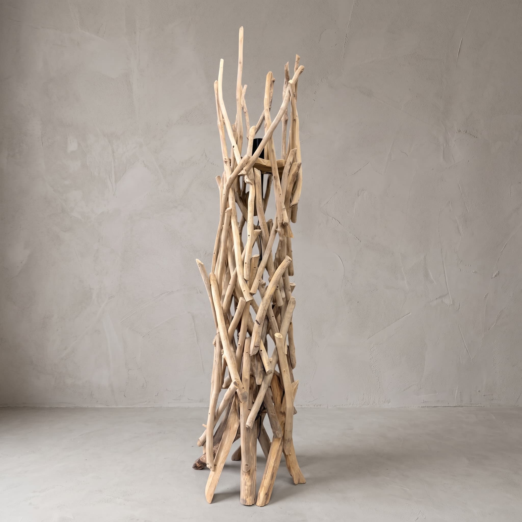 Lamp Rami van gerecycled teak, lamp van gerecycled teak met rechte stokken die elkaar kruisen, vooraanzicht