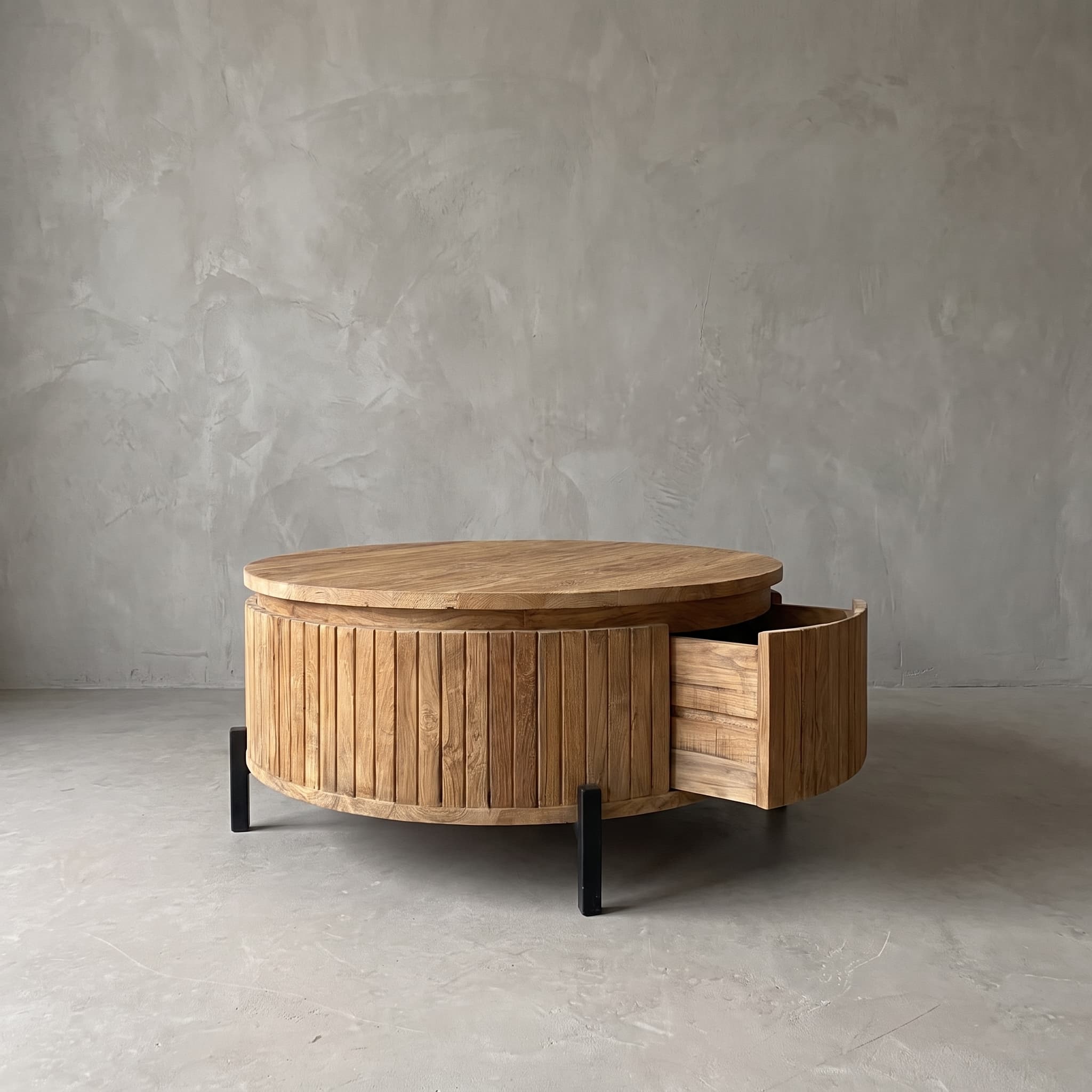 Salontafel Kira van gerecycled teak en metaal, met metalen poten, vooraanzicht met de lade half open