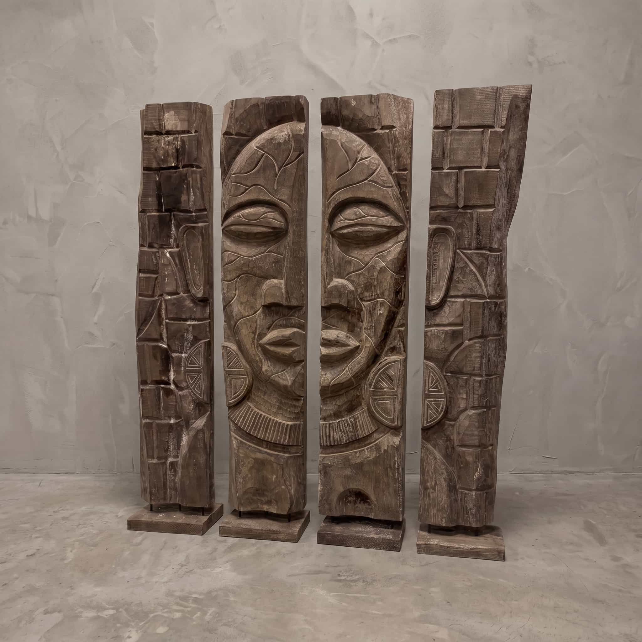 Roomdivider Africa van suarhout, vooraanzicht van de staande panelen die samen een gezicht in reliëf vormen