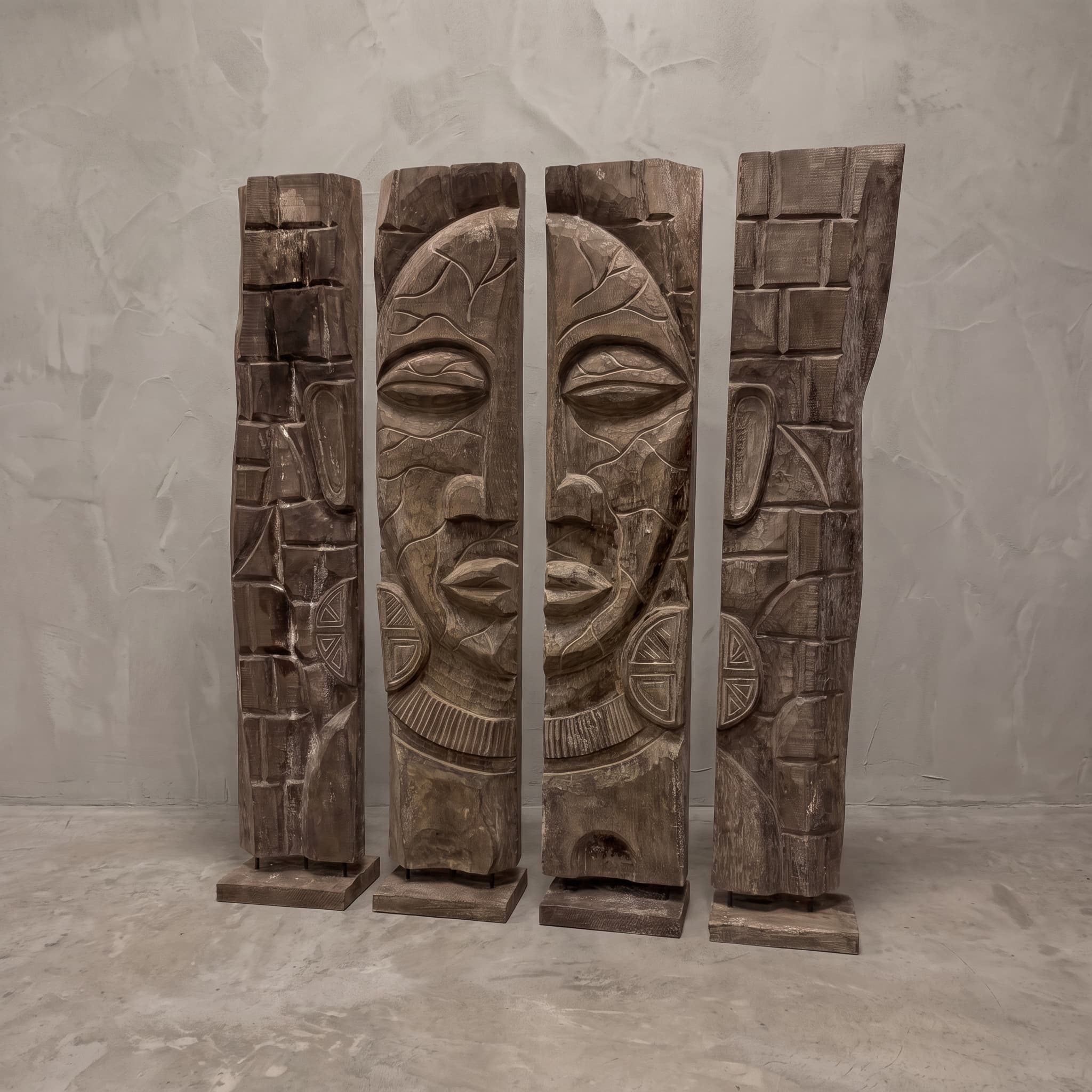 Roomdivider Africa van suarhout, vooraanzicht van de staande panelen die samen een gezicht in reliëf vormen