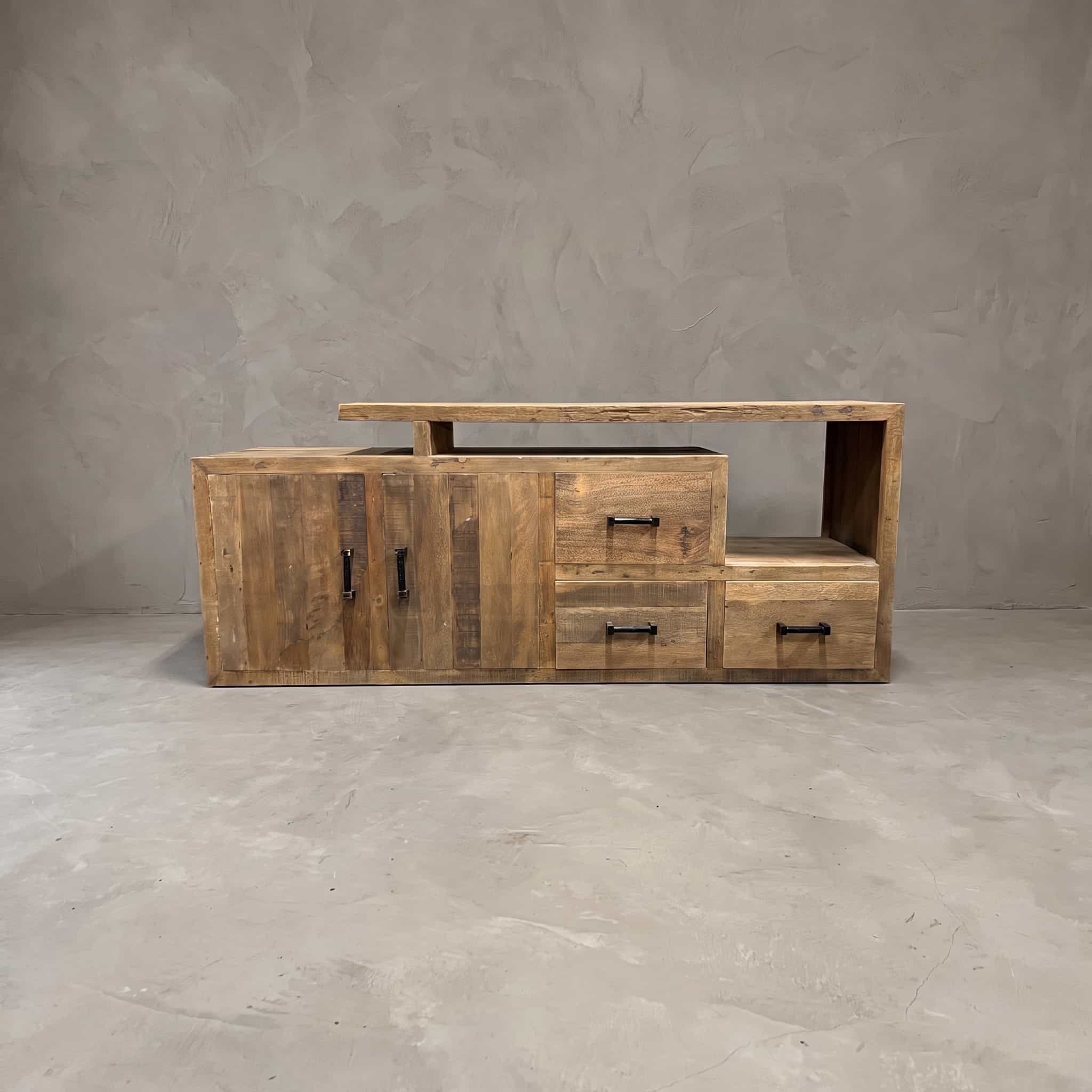 Dressoir Balok van gerecycled hardhout, 2 deuren en 3 lades, vooraanzicht met deuren links en een open vak rechts