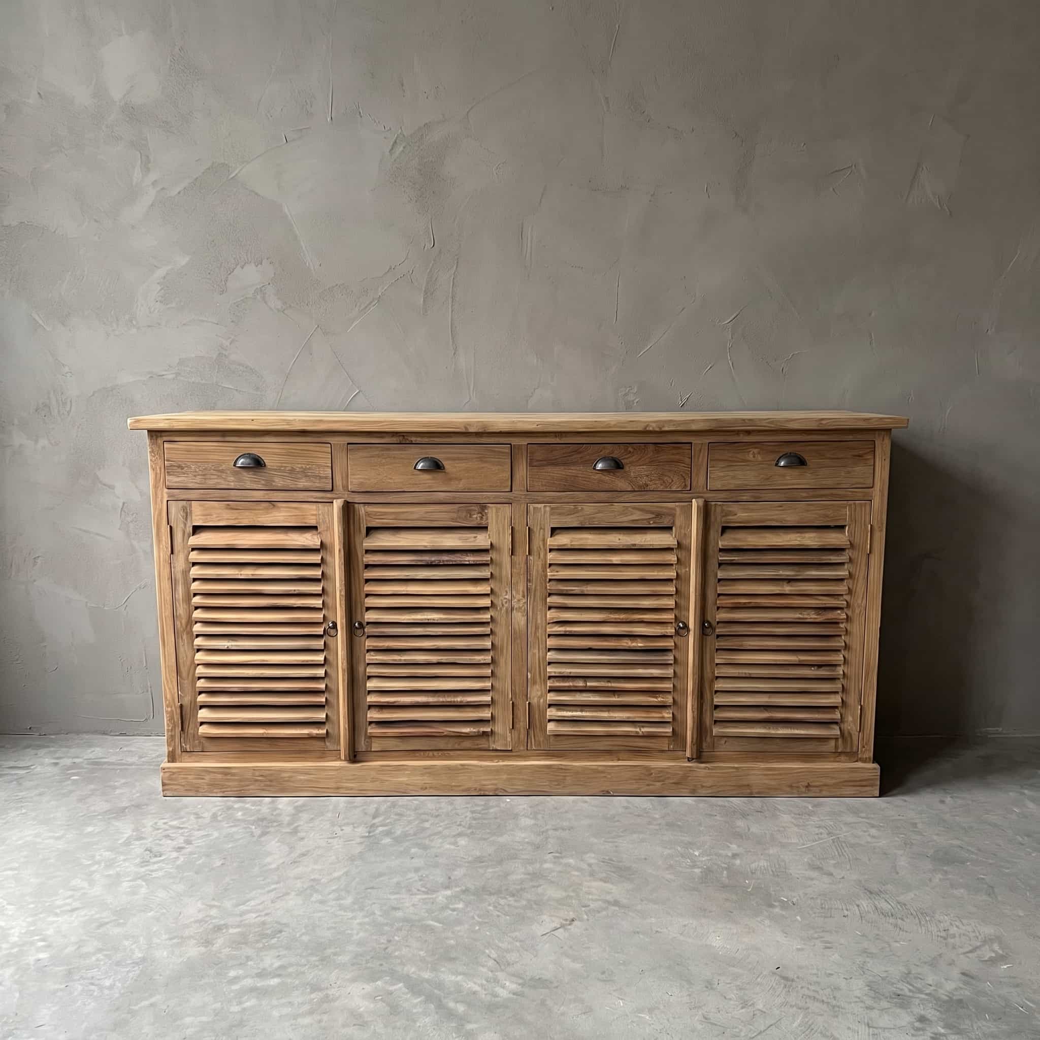 Dressoir Bali van gerecycled teak, vooraanzicht van vier lamellendeuren onder een rij van vier lades