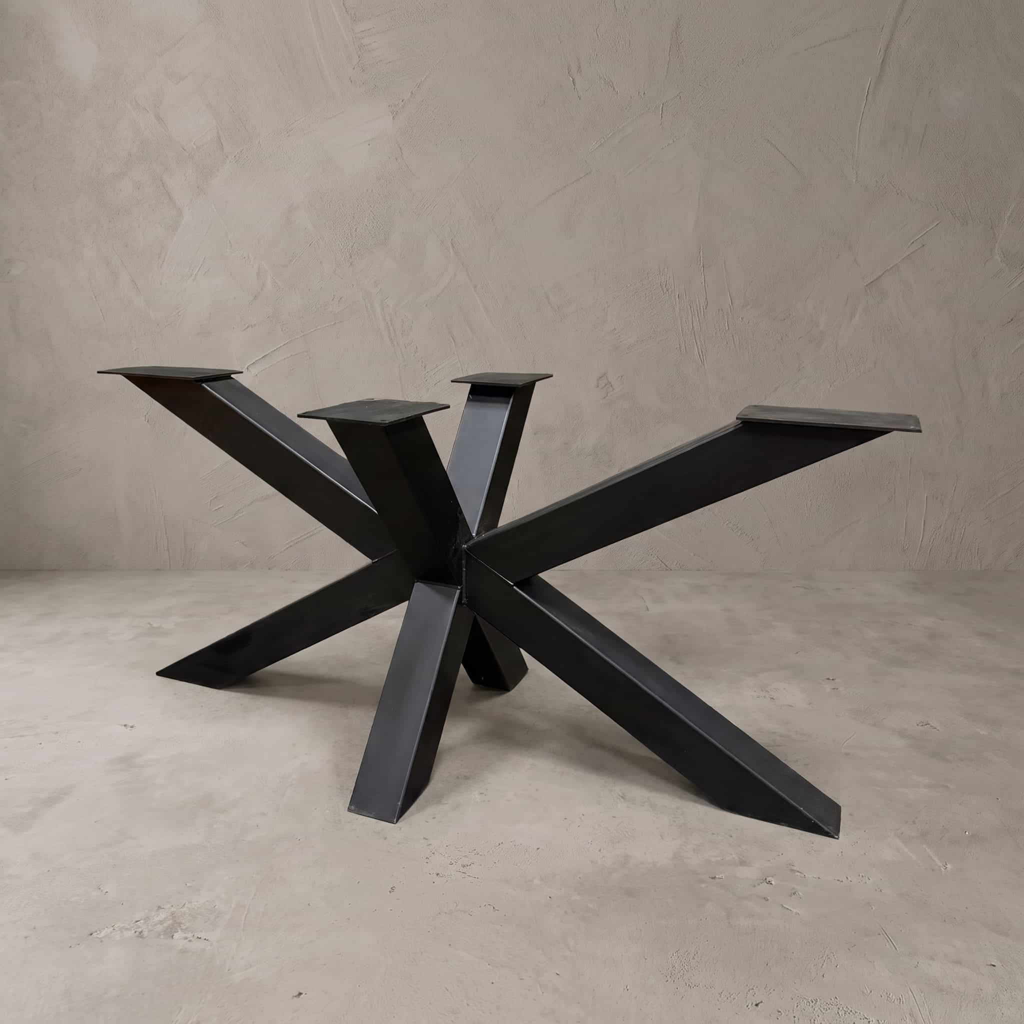 Onderstel spin van metaal, gepoedercoat stalen tafelonderstel in Jet Black Fine Texture, schuin vooraanzicht
