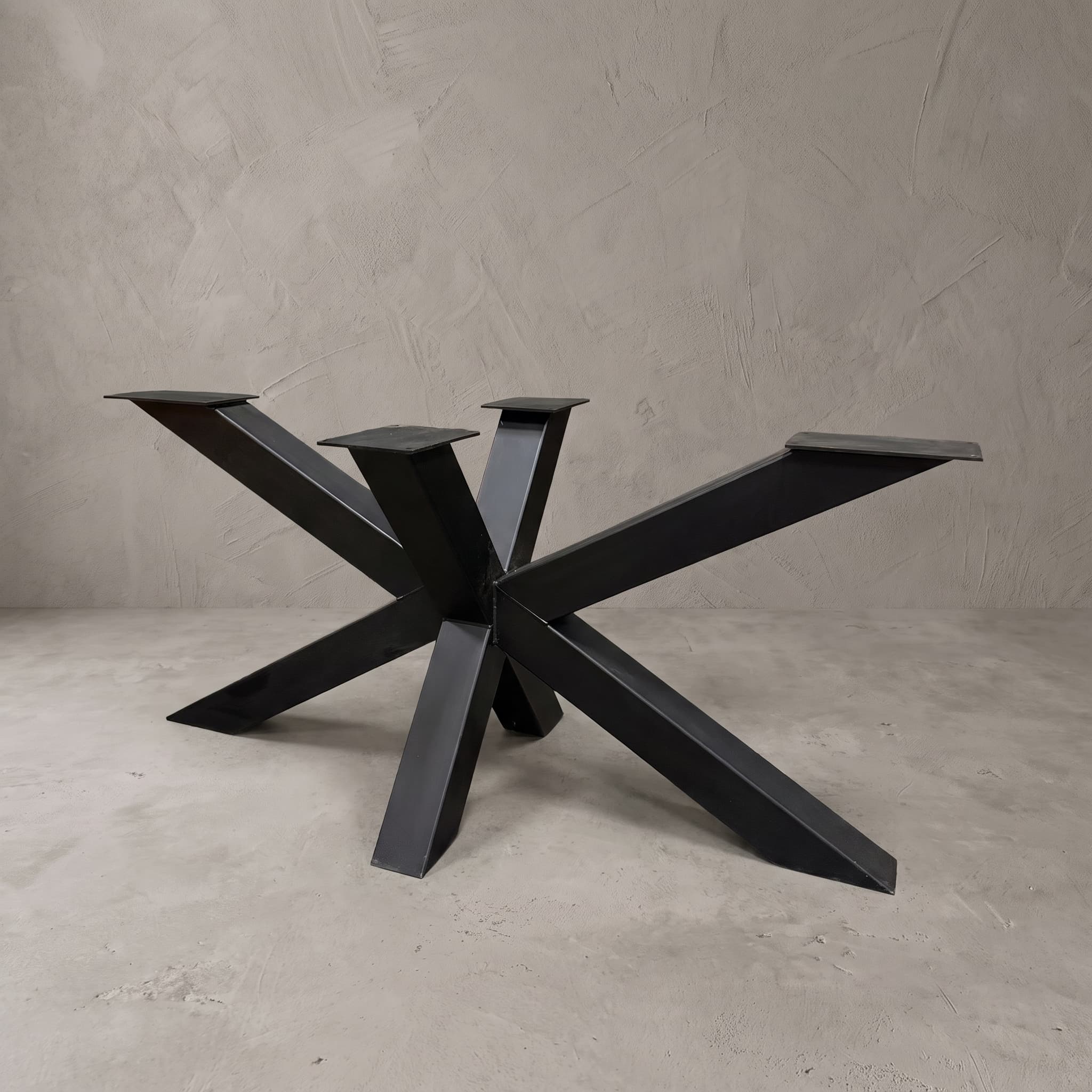 Onderstel spin van metaal, gepoedercoat stalen tafelonderstel in Jet Black Fine Texture, schuin vooraanzicht