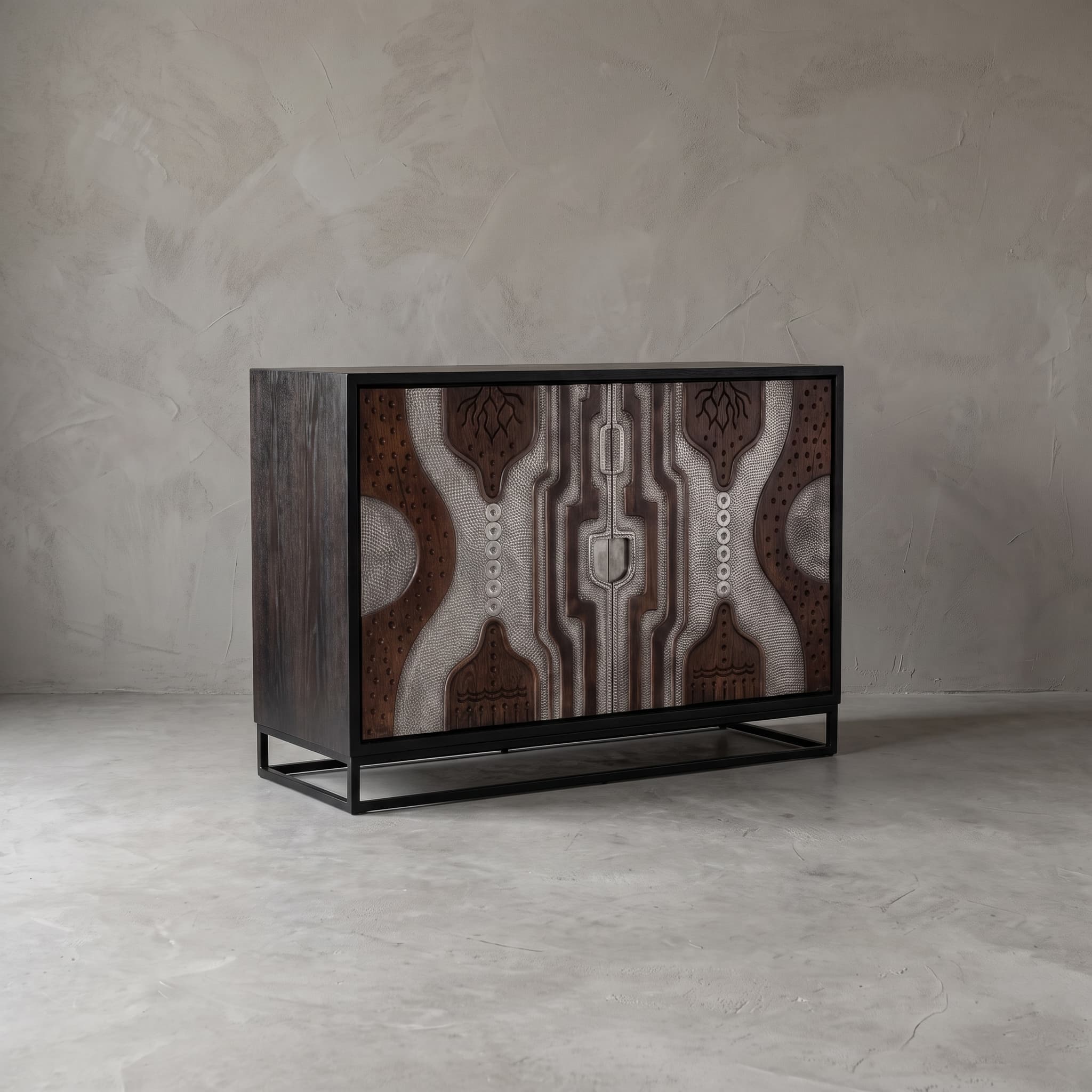 Sideboard Graphic aus Teak in einem kahlen Raum mit grauer Wand, von links: schwarze Seite mit sichtbarer Maserung und offenes Gestell